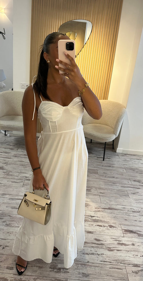 Longue robe blanche à noeud
