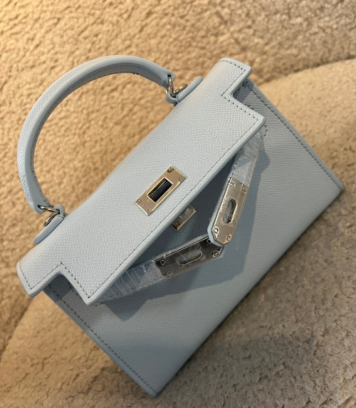 Sac à main bleu bébé