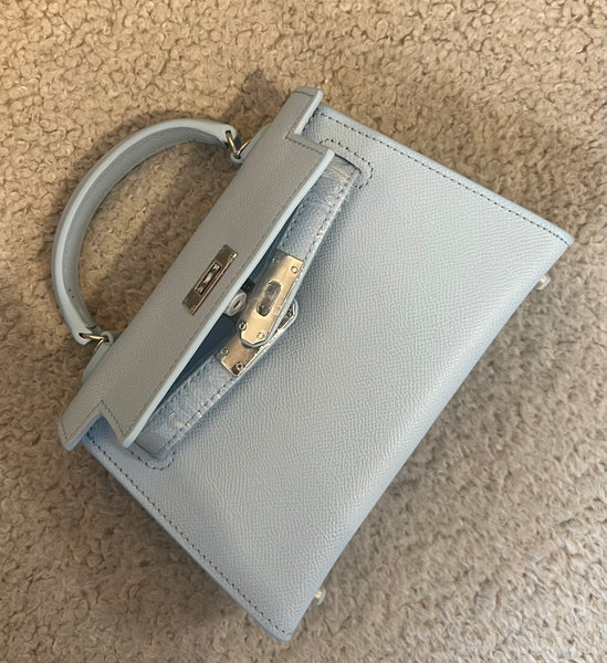 Sac à main bleu bébé