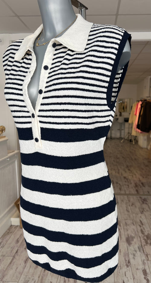 Robe à rayure bleue marine