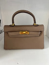 Sac taupe détails or